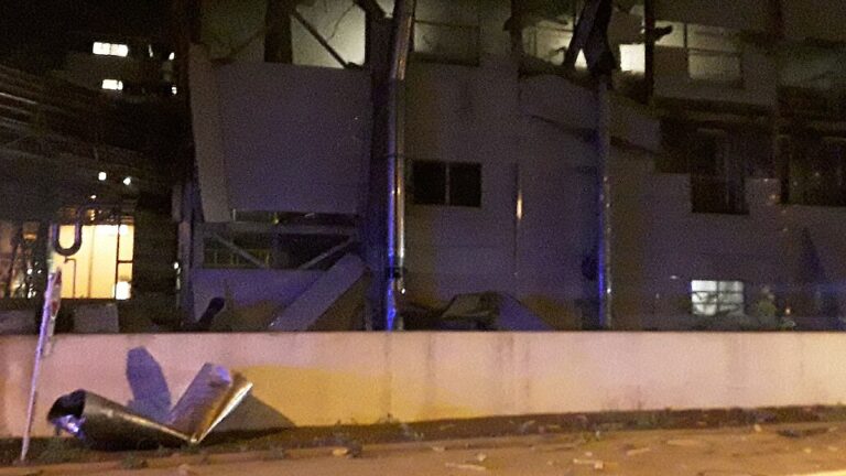 V lovosické chemičce došlo v noci k výbuchu. Požár už je pod kontrolou, zranili se tři zaměstnanci