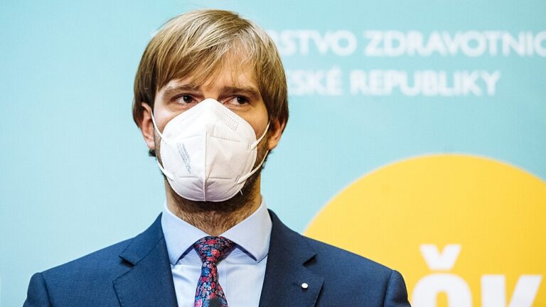 Ministerstvo plánuje dát miliony na analýzy dopadů covidu na zdravotnictví