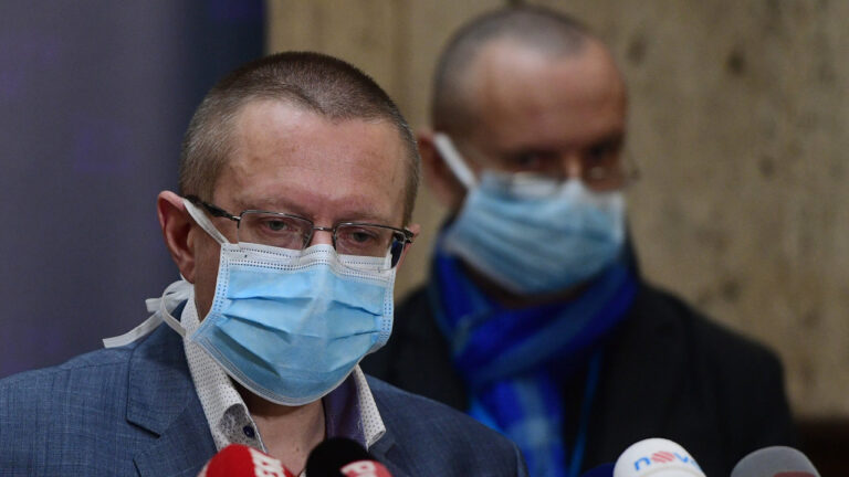 Covid se šíří v Česku hlavně v Praze mezi mladými, jsou málo proočkovaní, říká ředitel ÚZIS Dušek