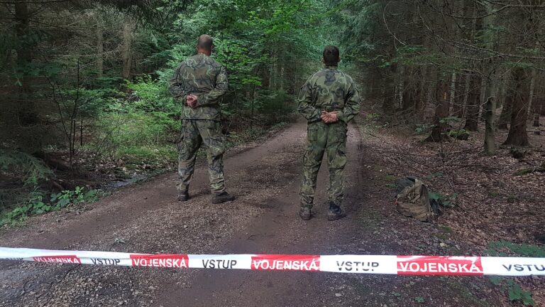 Při výbuchu v Brdech se těžce zranili dva vojáci