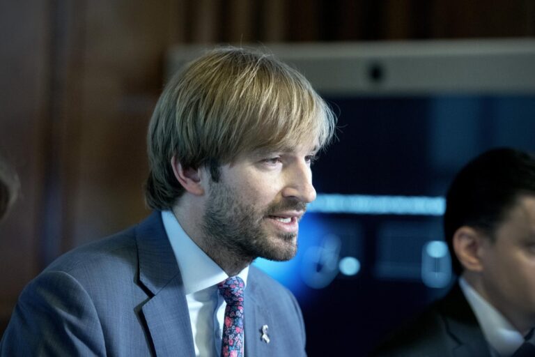 Neočkování si budou časem testy na koronavirus platit sami, plánuje ministr Vojtěch