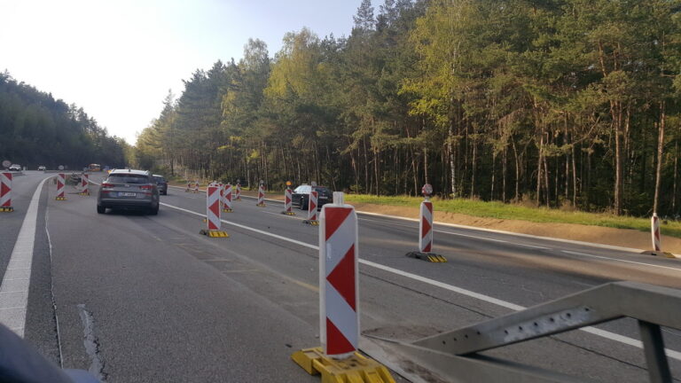 Dálnice D1 se v sobotu večer mezi 21. a 34. km na dva dny uzavře. Důvodem je demolice mostu