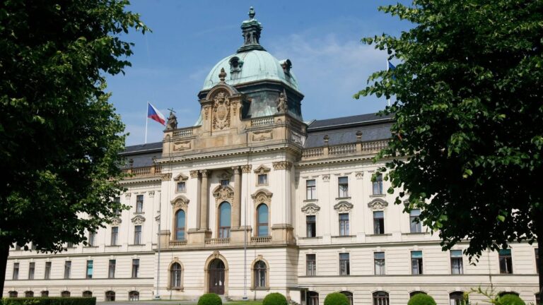 Policie vyšetřuje vážné podezření z milionové zpronevěry na Úřadu vlády