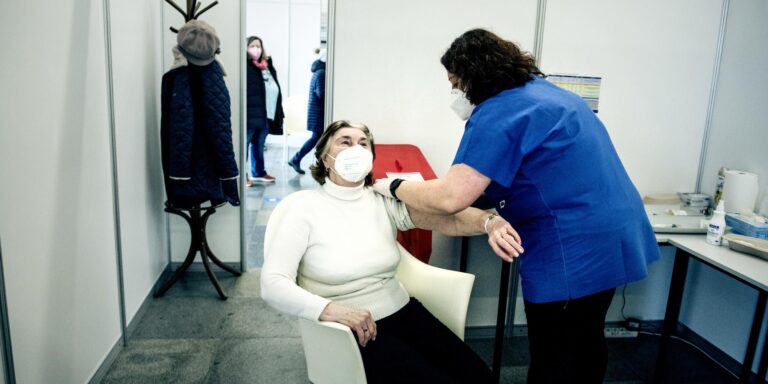 Soudce v New Yorku zablokoval povinné očkování pracovníků škol