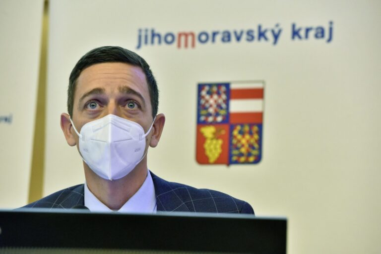 Grolich dnes bude s Babišem jednat o penězích pro oblasti poničené tornádem