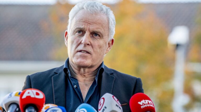 Dokument: Proč lidé od Schillerové vyšli vstříc Mynářovi