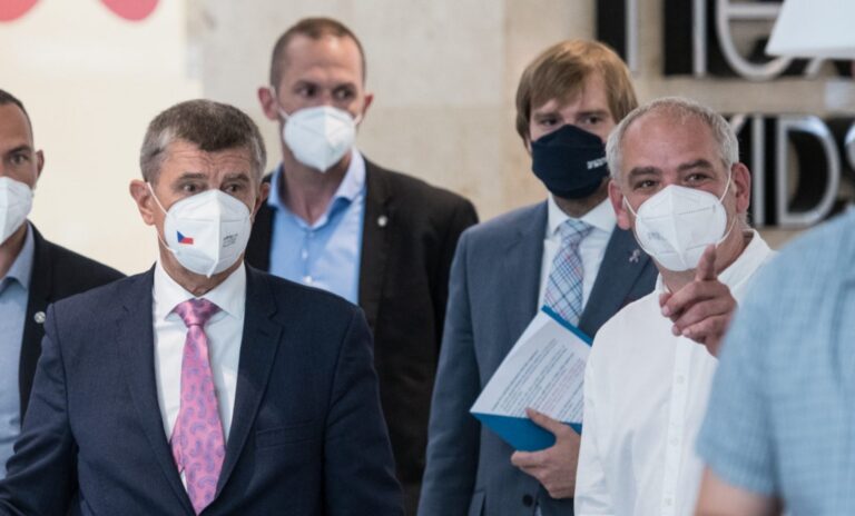 Tombola u očkování bez registrace? ‚Vymyslel to premiér, nechceme si lidi kupovat,‘ tvrdí marketér