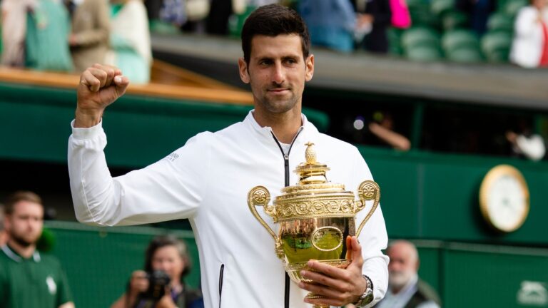 Djokovič znovu ovládl Wimbledon a vyrovnal Federera s Nadalem