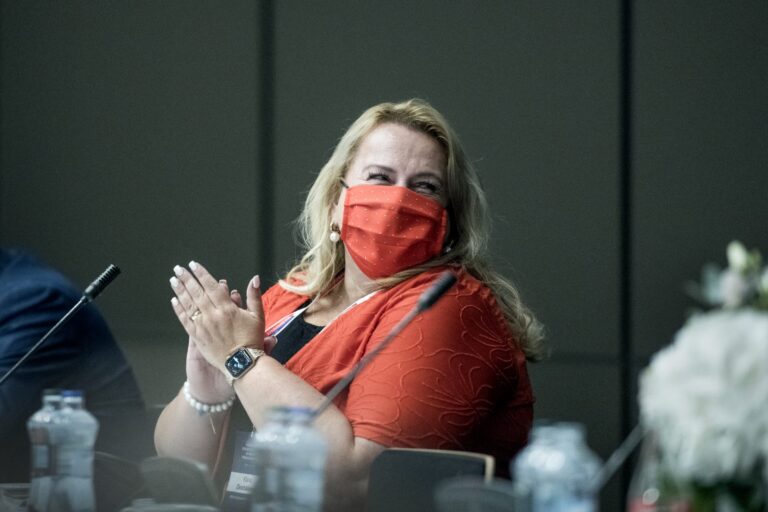 Spornou větu vyjmeme, napsala Dostálová. Dotace po řádění tornáda nebudou kráceny o dary ze sbírek