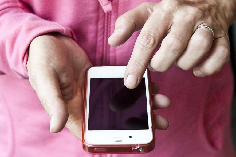 ČTÚ varuje před podvodnými hovory, lidé by si měli dát pozor na neznámá čísla