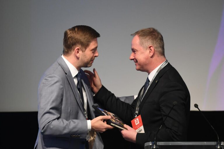 V Praze začal sněm Starostů, post předsedy obhajuje Rakušan