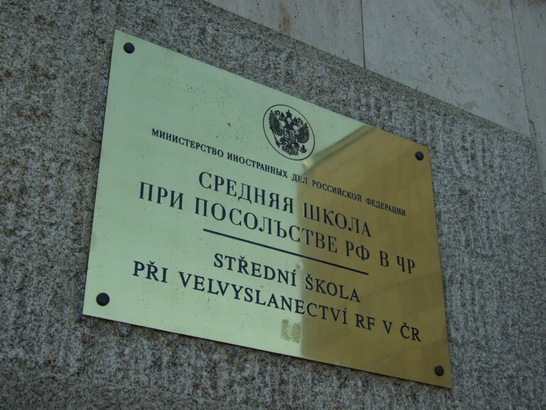 Dipstatus jako zástěrka ke špionáži. Moskevský trojský kůň.