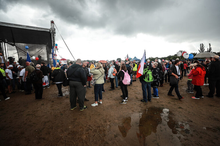 Na Letné se sešli příznivci Volného bloku, protestovali proti opatřením