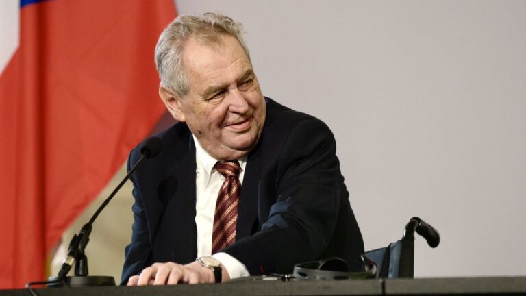 Vlevo dole: Mělo to být Zemanovo velké finále. Všechno je jinak