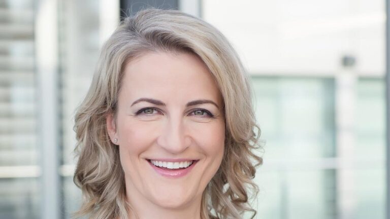 Už teď vím, že s důchodem nevystačím, říká „první dáma“ České spořitelny