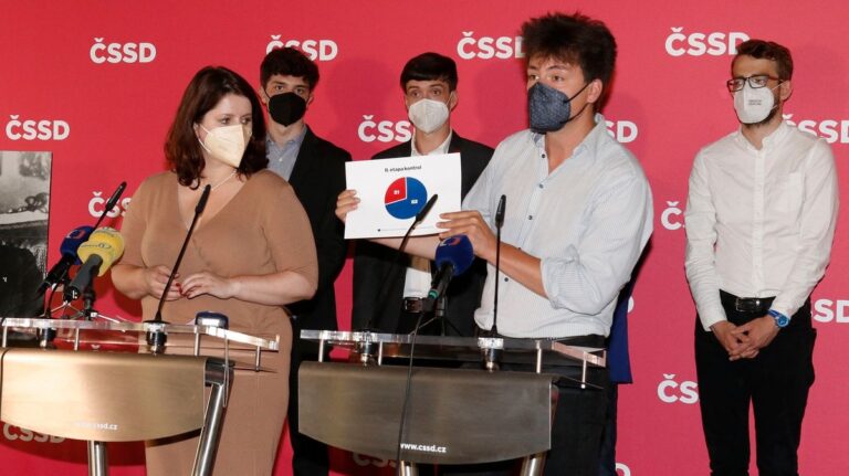 ČSSD vs. KSČM. Obě strany bojují o vaše hlasy i přežití. Koho pošlete pryč?