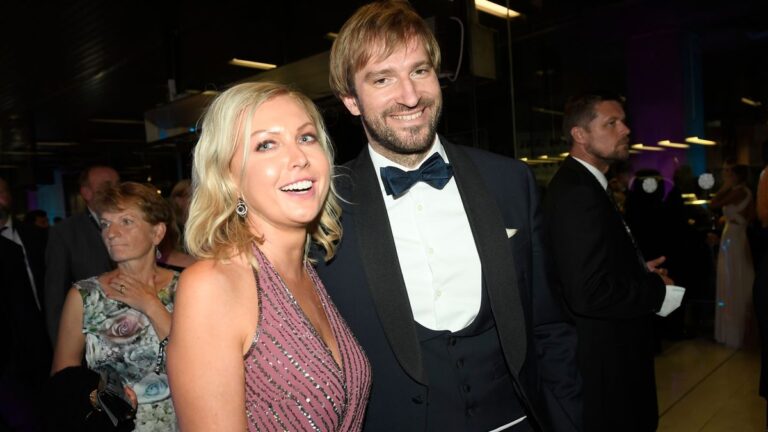 Hvězdy ve Varech porušily covidová pravidla. Pod „dohledem“ ministra Vojtěcha