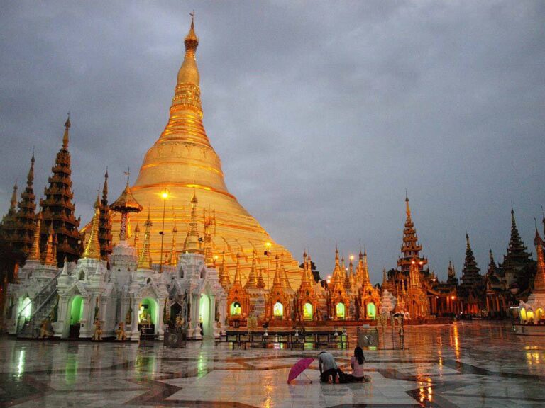 Země trvalých revolucí. Kdo za co v Myanmaru bojuje? A kdo to používá?