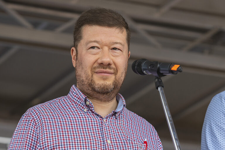 Potopíme Piráty. Okamura jde proti nepříteli, kterého sdílí s ANO