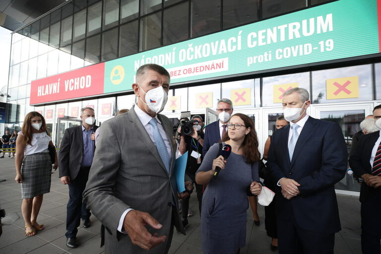Očkování v O2 universum skončilo. Rozeštvávali jste lidi, obvinil Babiš ČT