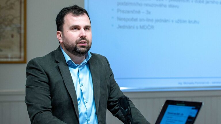 Přebývají nám žáci, problém je přidělování termínů zkoušek, říká šéf asociace