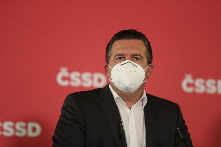 Platy ve veřejné sféře chce ČSSD zvýšit o 3000 Kč, odbory to podporují