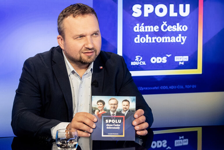 Jurečka vzal svá slova zpět. Ustoupil od požadavku k stejnopohlavním sňatkům