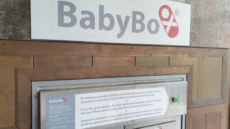 Do kolínského babyboxu někdo odložil chlapce, dostal jméno Cyril