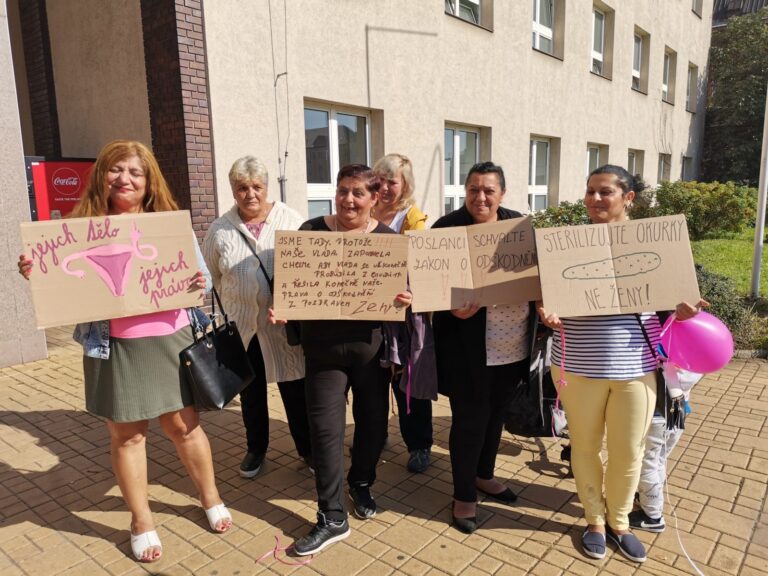 ‚Následky trpíme dodnes.‘ Češky sterilizované ve slovenských nemocnicích odškodnění nedostanou