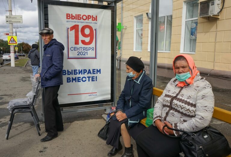 Represe, boj s Navalného taktikou a manipulace s hlasy. Ruské přípravy na parlamentní volby vrcholí