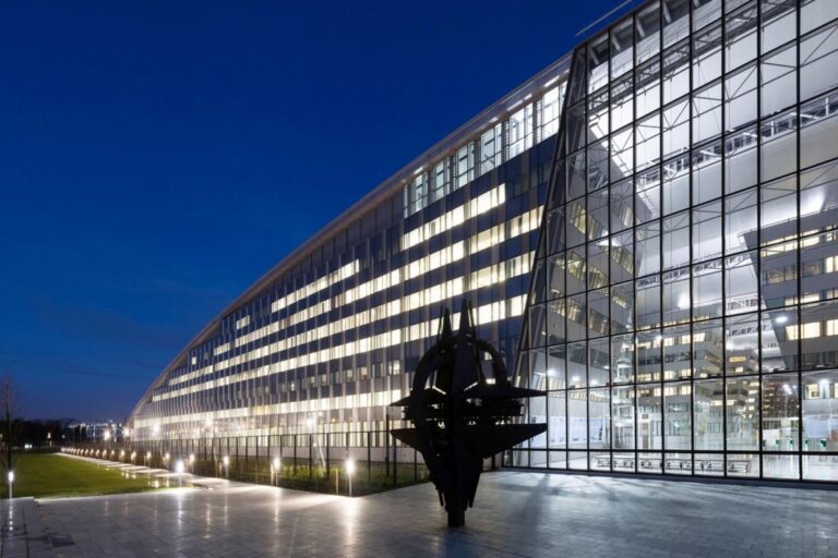 NATO má nový plán, jak čelit jaderným i hybridním hrozbám z Ruska