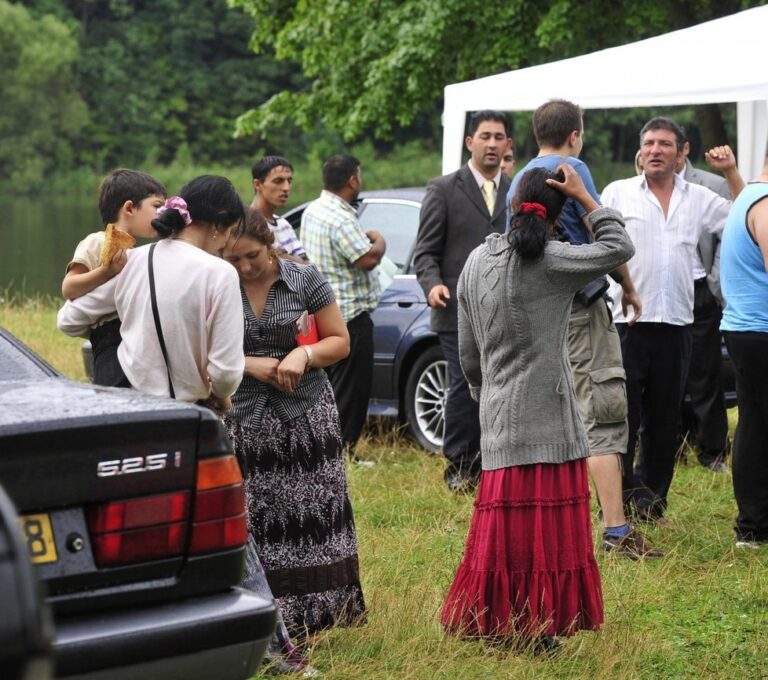 Průzkum: Postoj mladých Čechů k Romům se zlepšil, rozdíly v přístupu trvají