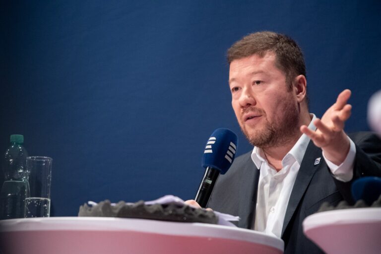 Video s prezidentem potvrzuje, že je nepřijatelné ho zbavit pravomocí, tvrdí Tomio Okamura