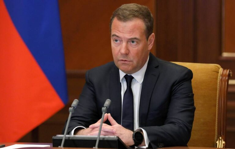 Medveděv: Moskva v případě embarga G7 na vývoz do Ruska zruší obilnou dohodu