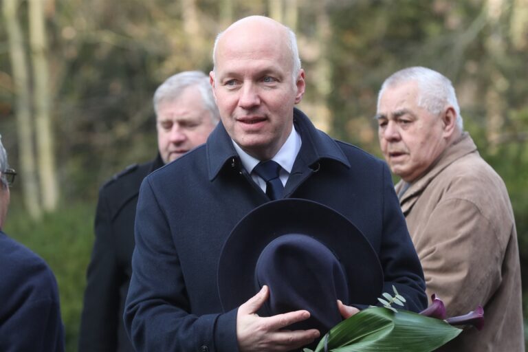 Senát projedná pravomoci prezidenta podle prognózy Zemanova stavu