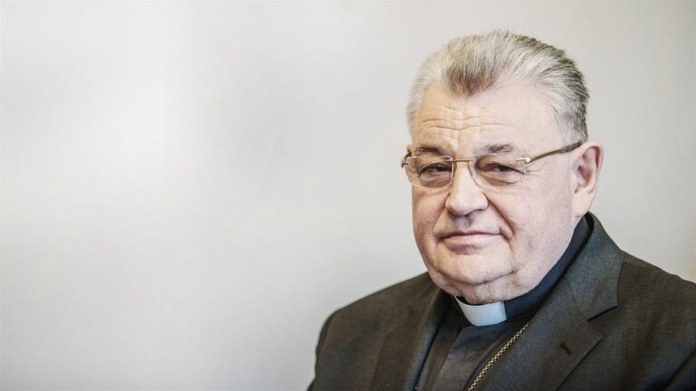 Další pochybný převod. Duka získal pro svou nadaci církevní pozemky za miliony