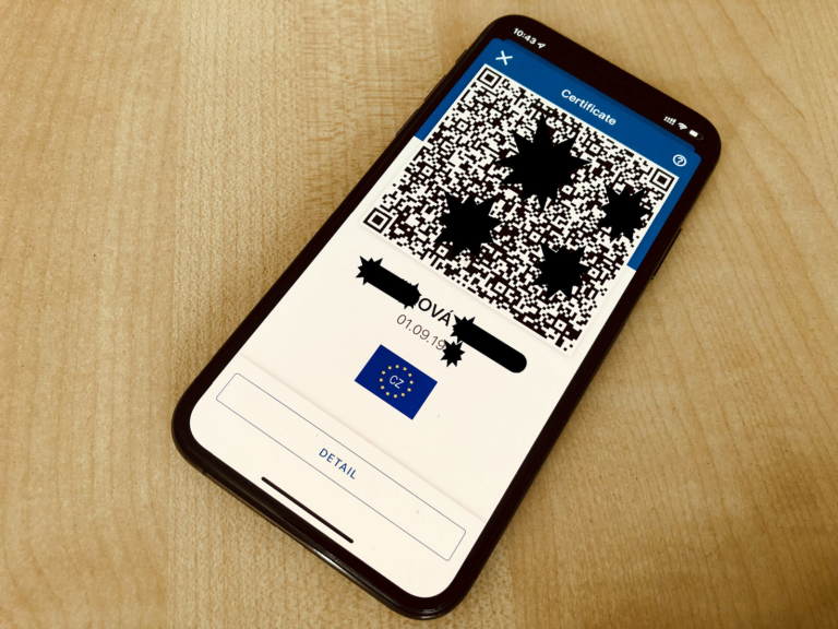 Falešné covid certifikáty za pár korun, ministerstvo chystá trestní oznámení
