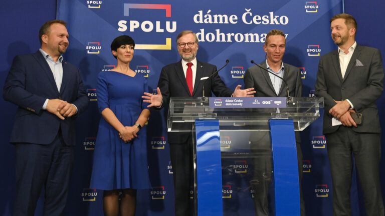 Kdo z ministrů nové vlády letos skončí? Výroční tipovačka Vlevo dole