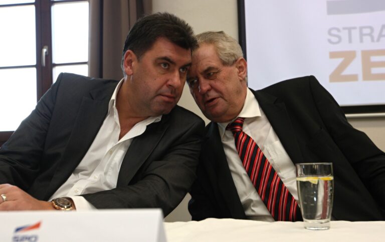 Nejedlý z Hradu musí do týdne vrátit diplomatický pas, pak přestane platit