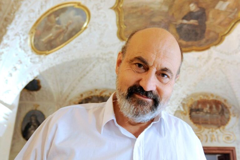 Halík se ohradil proti Zemanovu tvrzení, že přál prezidentovi smrt