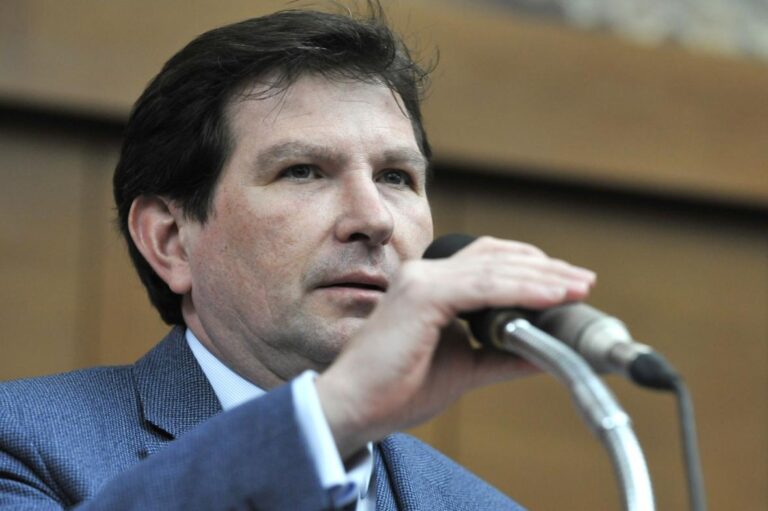 Studenti kvůli údajnému tlaku na očkování poslali univerzitě předžalobní výzvu