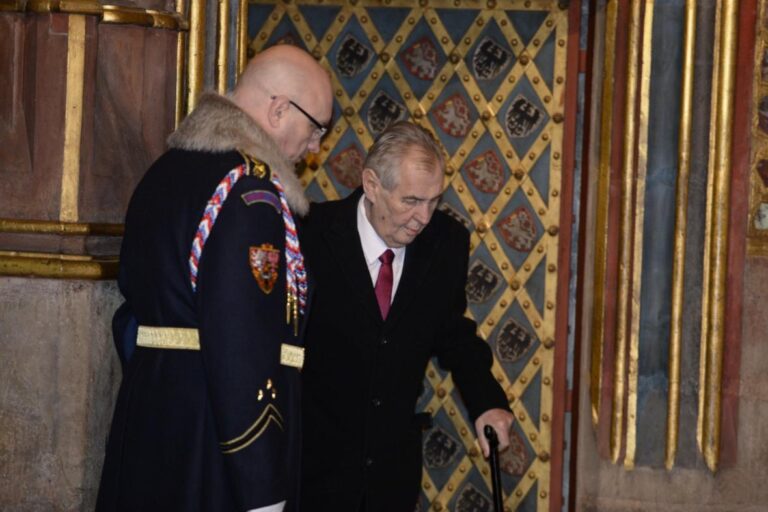 Hrad v souvislosti s hospitalizací Zemana uschoval klíč od Korunní komory