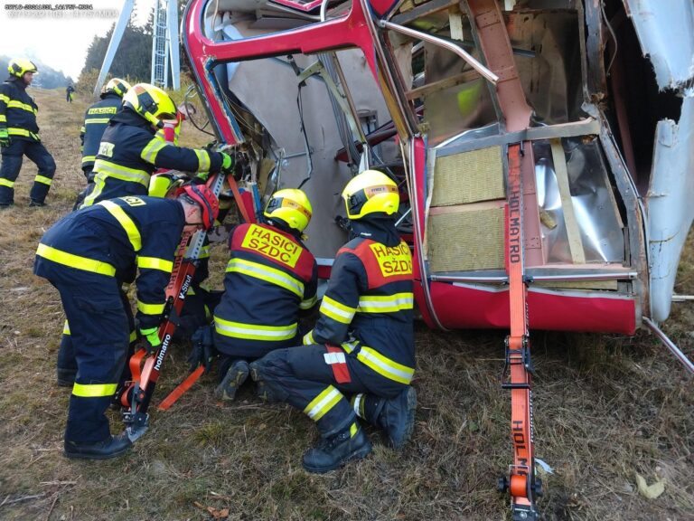 Vyšetřování pádu kabiny lanovky na Ještěd potrvá měsíce, prasklo tažné lano