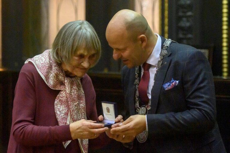 Praha dala čestné občanství disidentce Daně Němcové