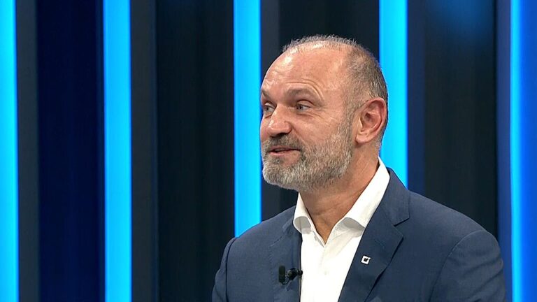 Jsou blbí, líní a neschopní. Exministr Langer zaútočil na resort vnitra