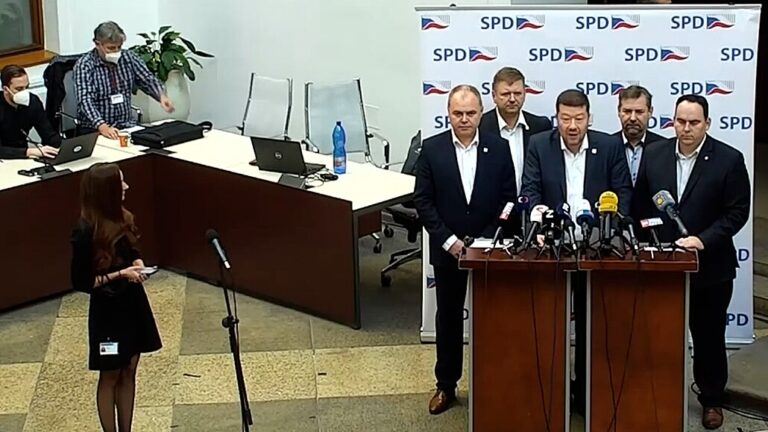 Odmítáme diskriminaci neočkovaných, řekl Okamura. SPD zažaluje opatření vlády