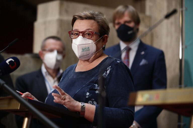 Proběhnou poslední testy ve školách, podle ministerstva další nemají smysl