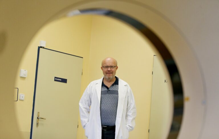 Situace smrdí, hrozí, že se na Vánoce zavře úplně všechno, varoval Válek