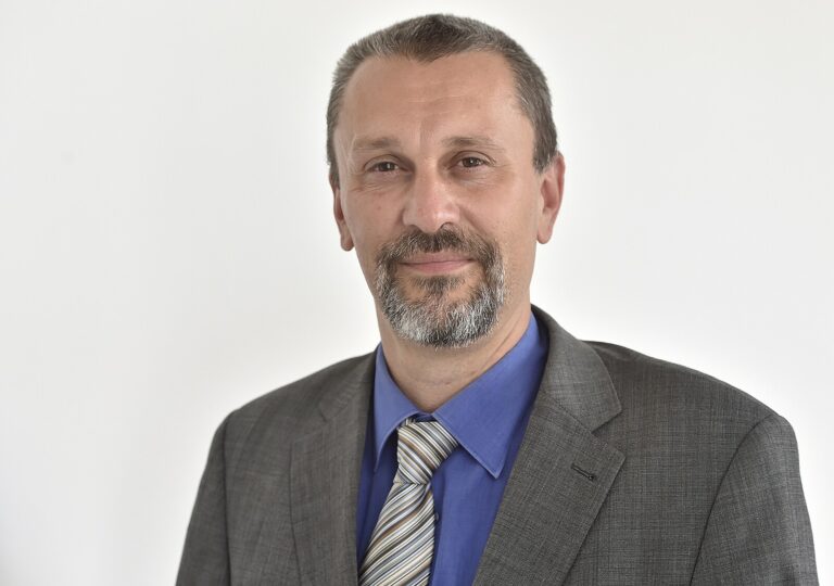 Novým ministrem pro legislativu by se mohl stát Pirát Michal Šalomoun