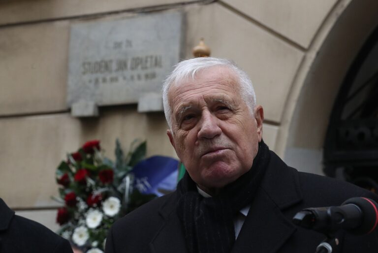 Komunismus se zhroutil sám, řekl Klaus. Popřel pandemii i změnu klimatu